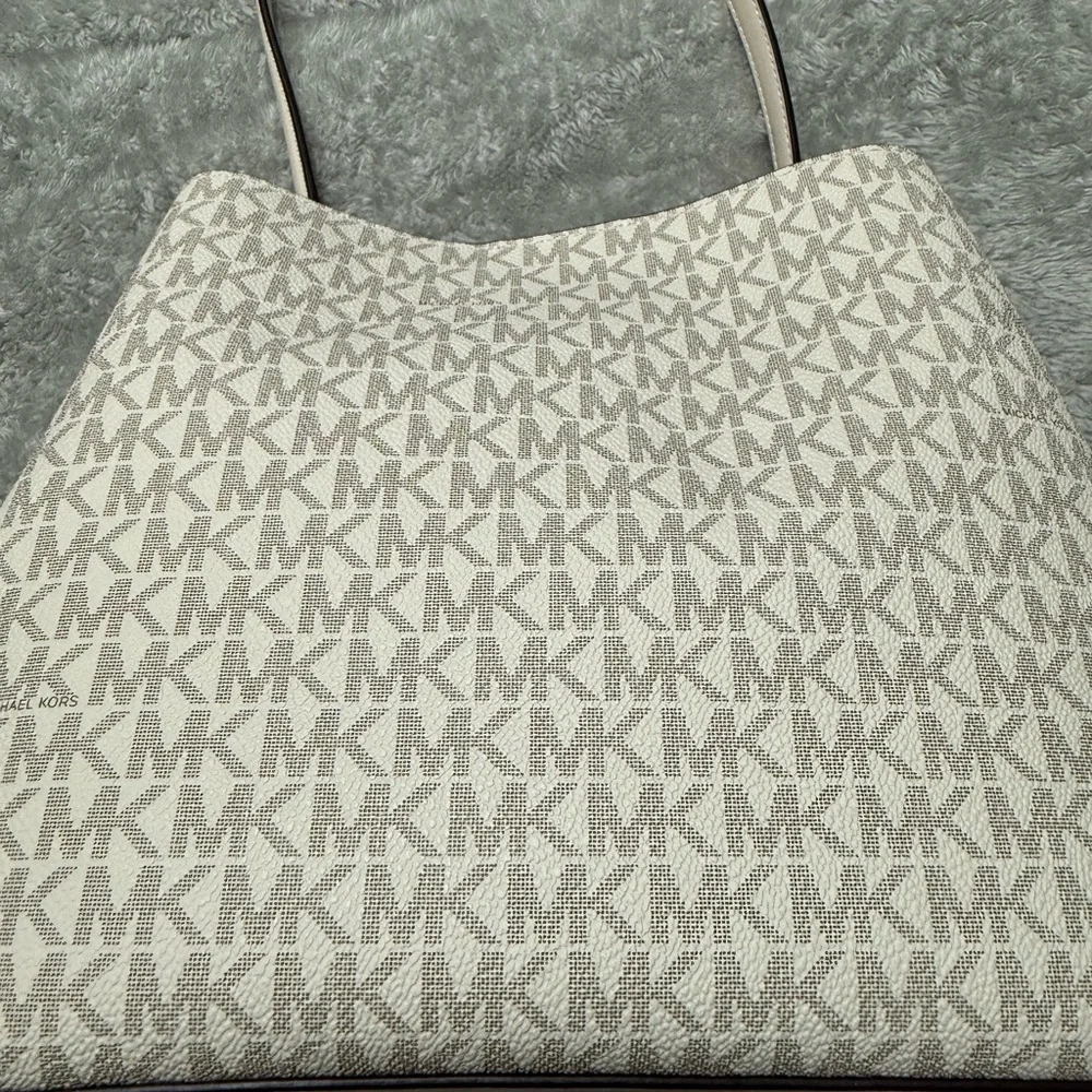 Michael Kors Women's Signature Logo Tote and Zip Wallet Set in Vanilla/Acorn